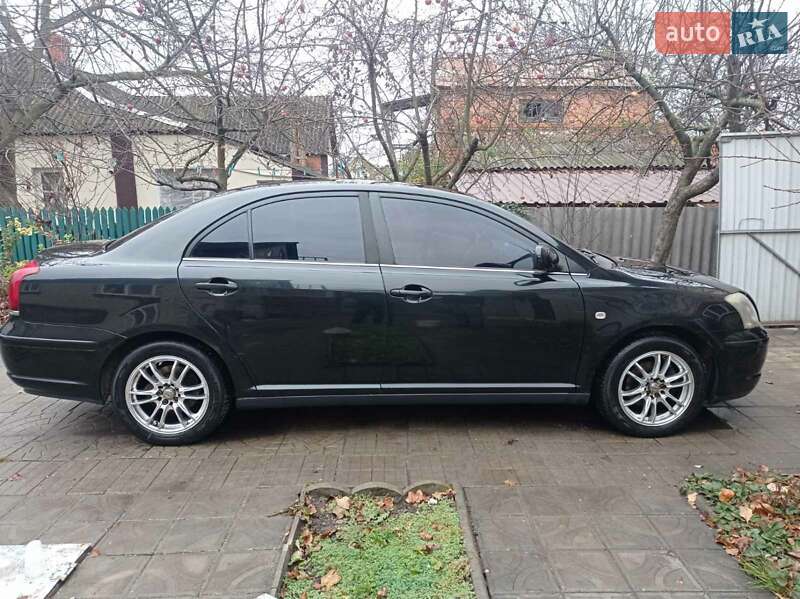 Седан Toyota Avensis 2003 в Ахтырке