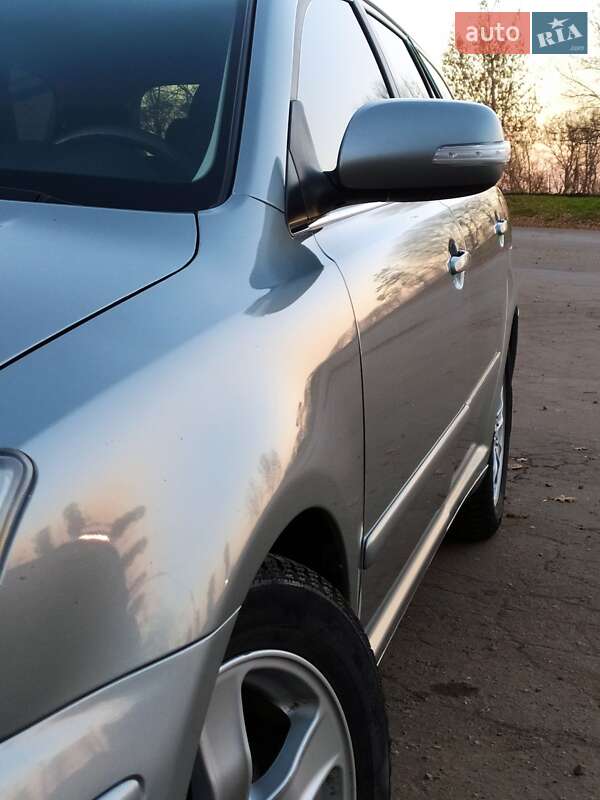 Универсал Toyota Avensis 2008 в Первомайске