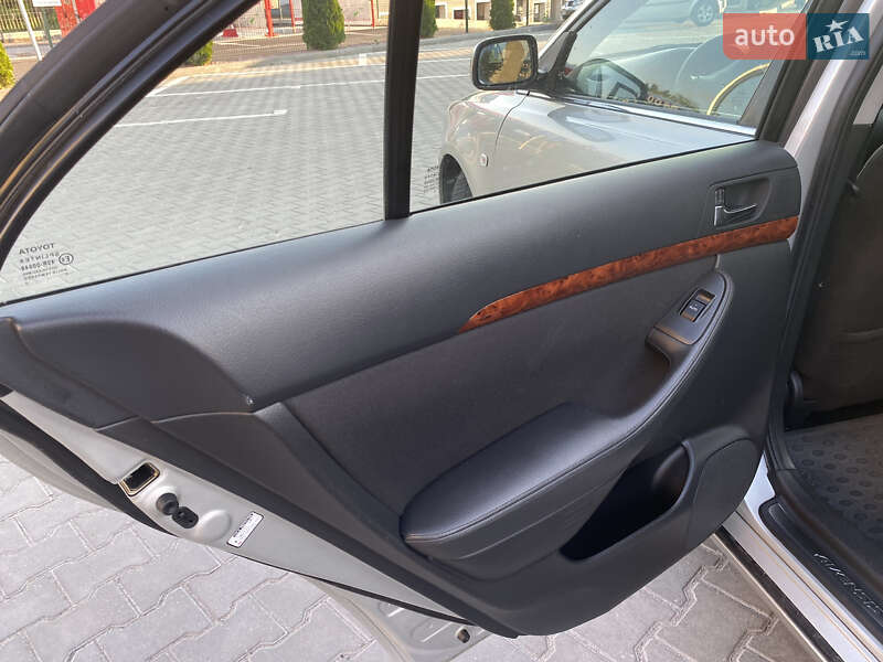 Седан Toyota Avensis 2004 в Виннице