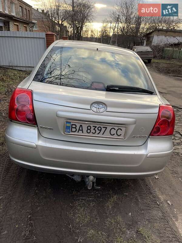 Ліфтбек Toyota Avensis 2004 в Гайвороні