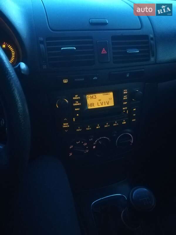 Седан Toyota Avensis 2008 в Львові