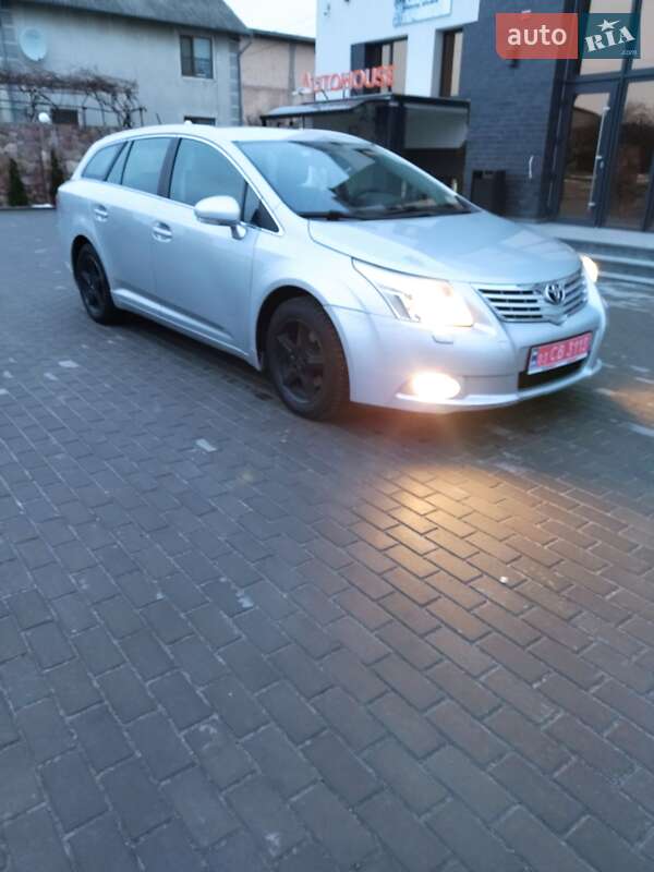 Универсал Toyota Avensis 2011 в Любешове