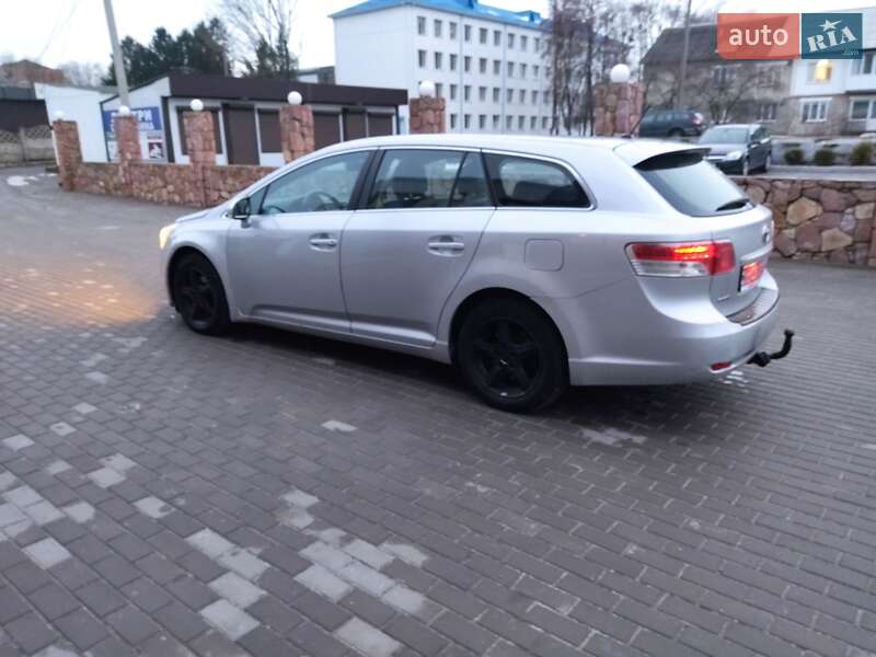 Универсал Toyota Avensis 2011 в Любешове