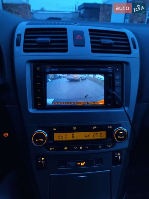 Универсал Toyota Avensis 2011 в Любешове