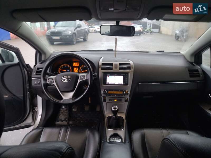 Универсал Toyota Avensis 2011 в Любешове