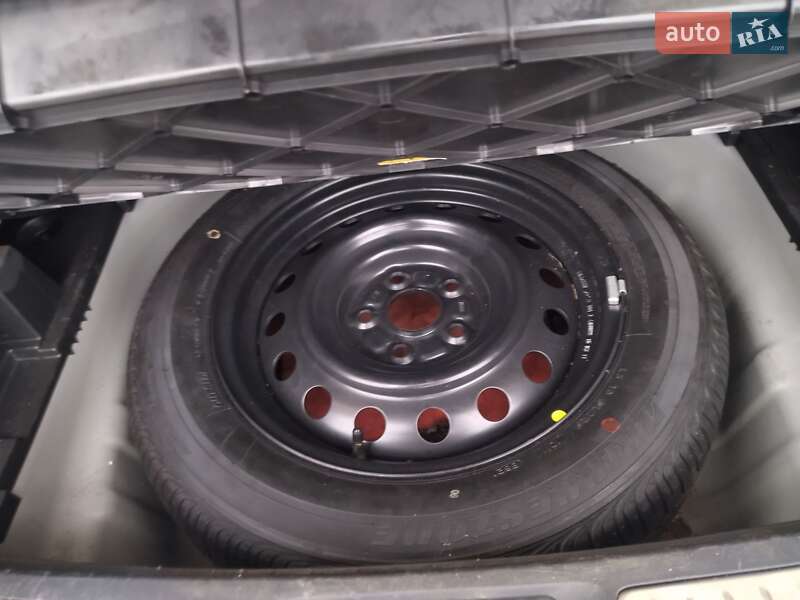 Универсал Toyota Avensis 2011 в Любешове