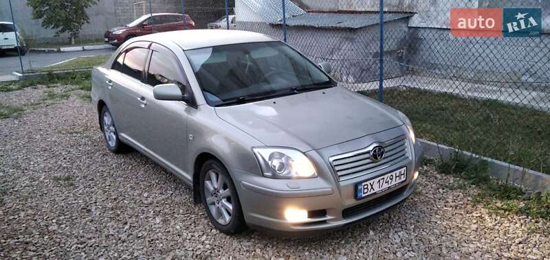 Седан Toyota Avensis 2006 в Волочиске