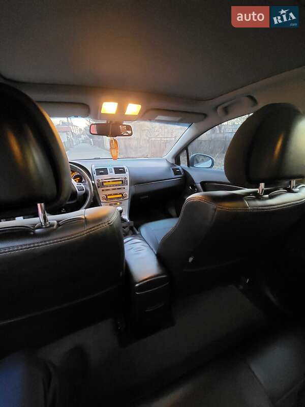 Універсал Toyota Avensis 2011 в Івано-Франківську