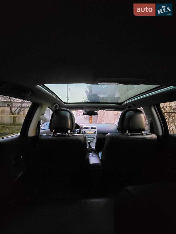 Універсал Toyota Avensis 2011 в Івано-Франківську