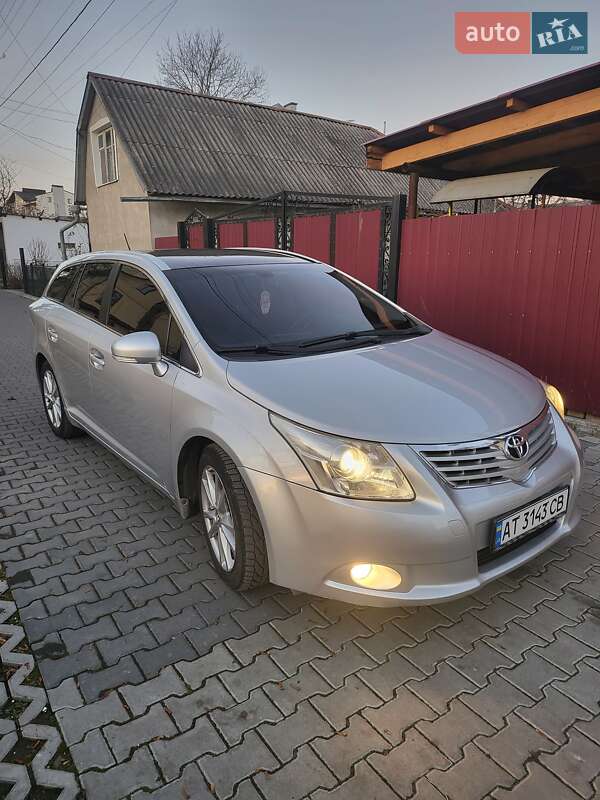 Універсал Toyota Avensis 2011 в Івано-Франківську