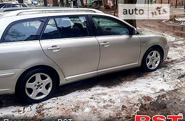 Универсал Toyota Avensis 2003 в Глухове