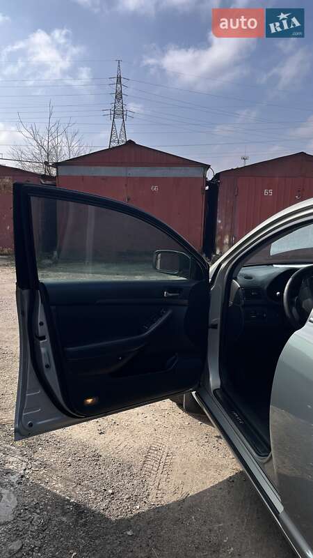 Седан Toyota Avensis 2005 в Львові