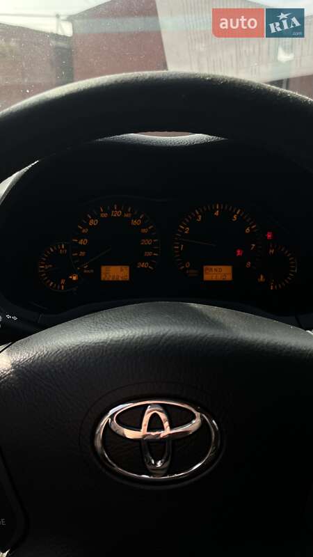 Седан Toyota Avensis 2005 в Львові