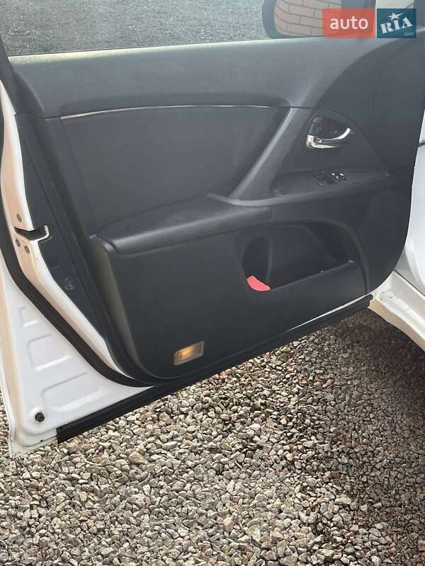 Универсал Toyota Avensis 2010 в Нежине