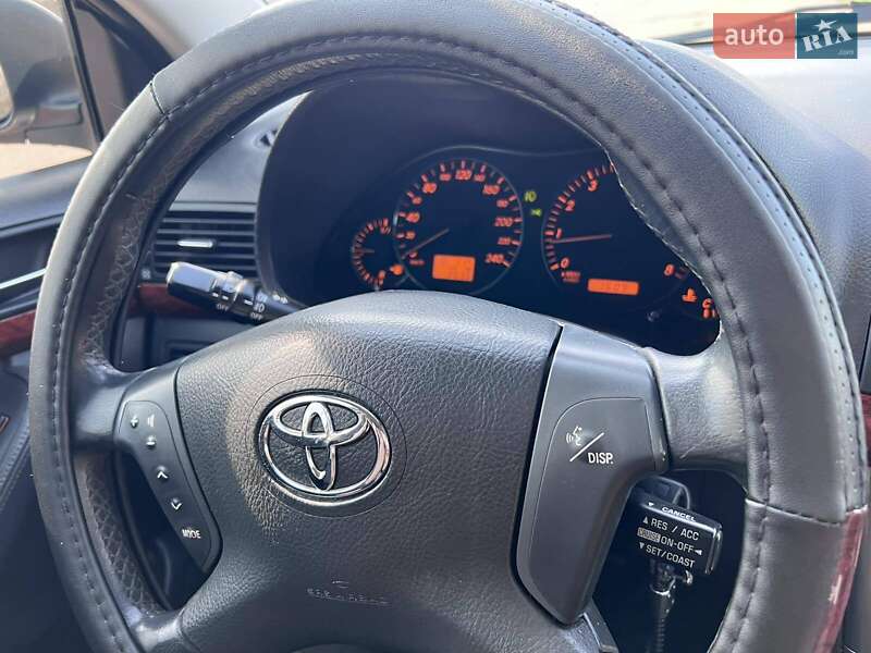 Седан Toyota Avensis 2005 в Полтаве