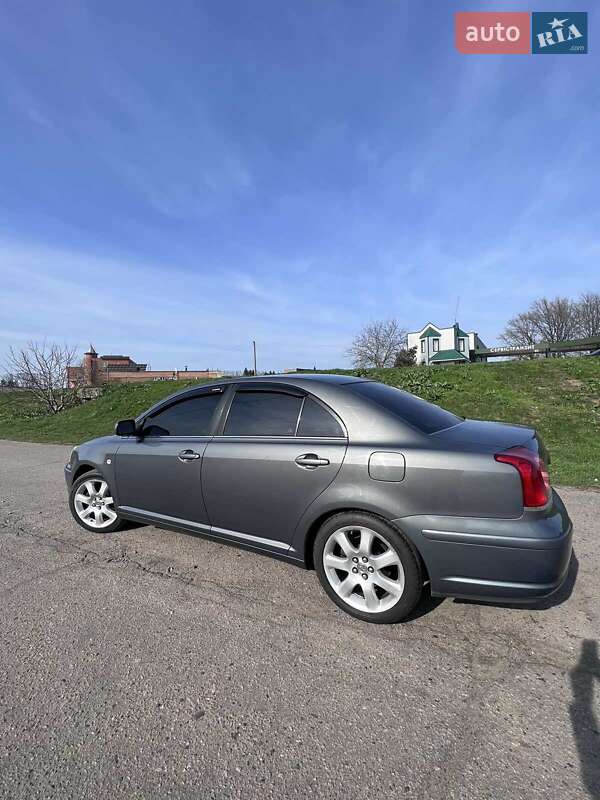 Седан Toyota Avensis 2005 в Полтаве