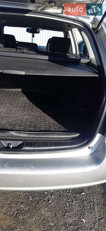 Универсал Toyota Avensis 2006 в Звягеле