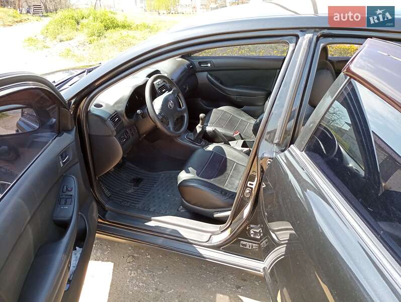 Седан Toyota Avensis 2003 в Белгороде-Днестровском