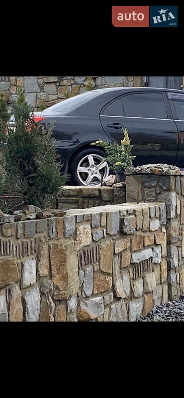 Седан Toyota Avensis 2005 в Самборе