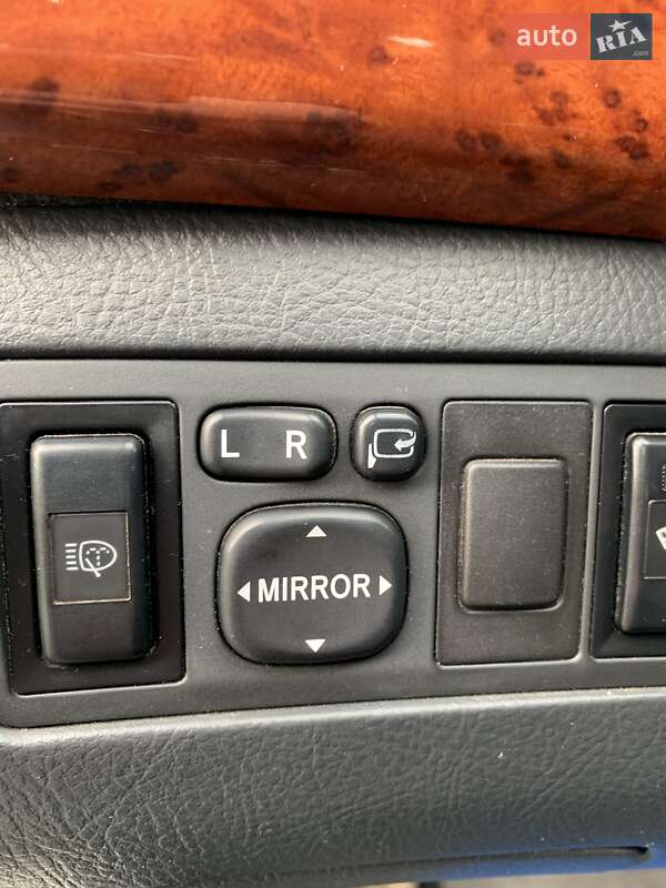 Седан Toyota Avensis 2005 в Самборе