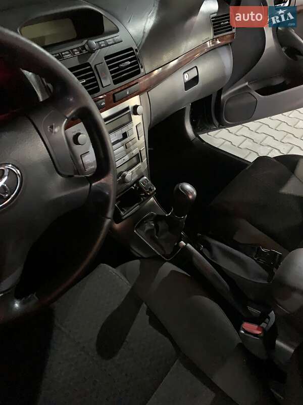 Седан Toyota Avensis 2005 в Самборе