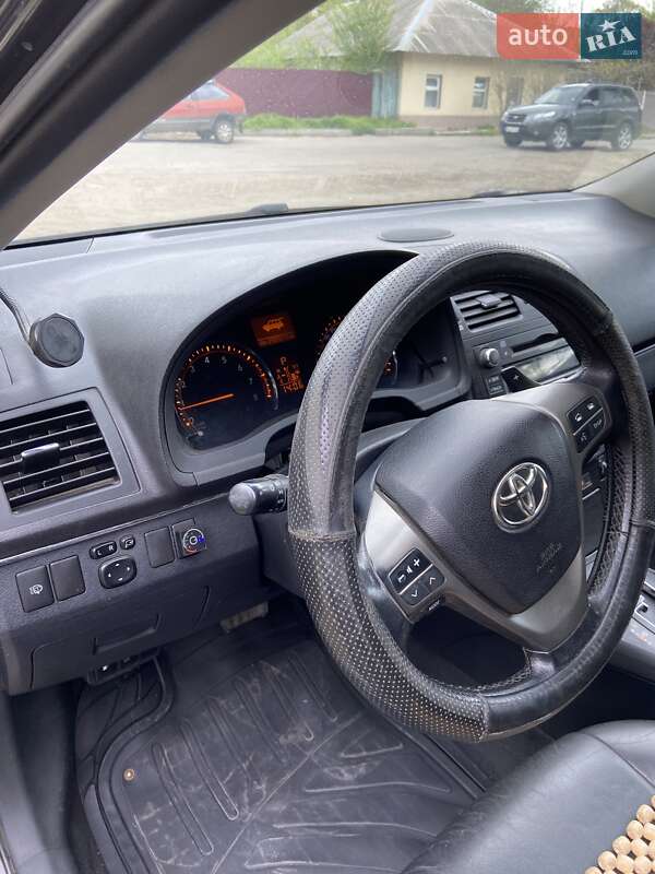 Универсал Toyota Avensis 2008 в Рени