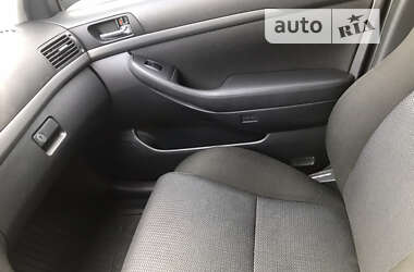 Седан Toyota Avensis 2008 в Киеве