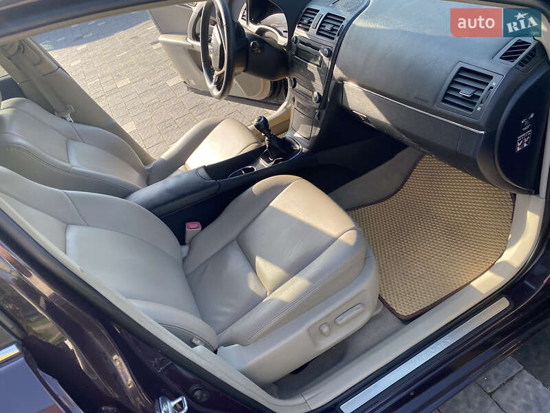 Універсал Toyota Avensis 2010 в Ужгороді