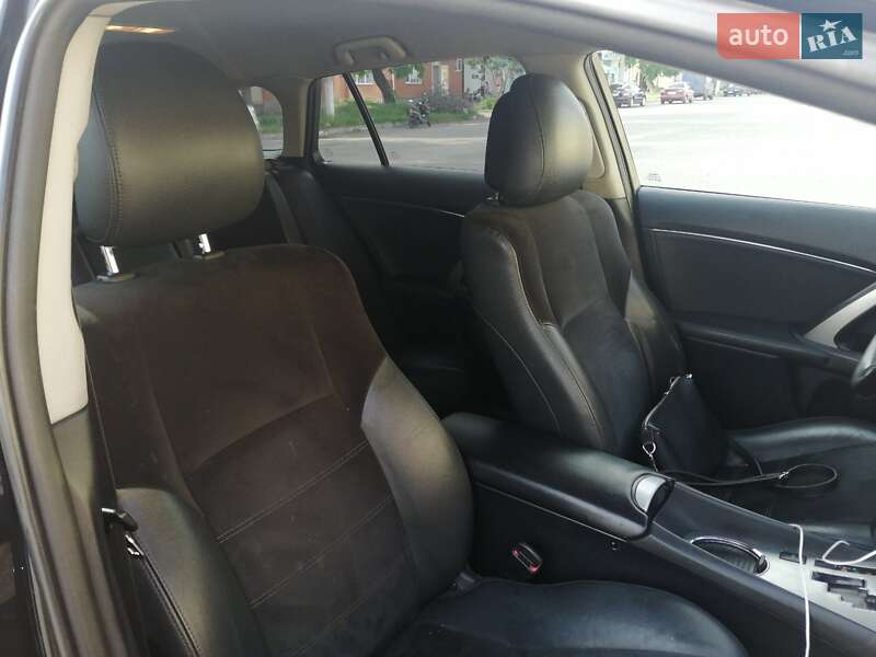 Універсал Toyota Avensis 2013 в Пирятині