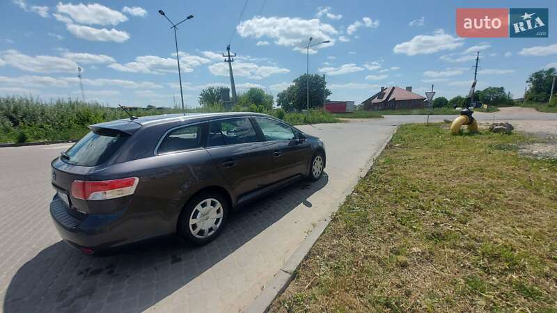 Универсал Toyota Avensis 2010 в Львове