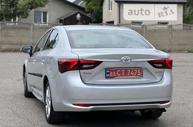 Седан Toyota Avensis 2015 в 