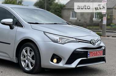 Седан Toyota Avensis 2015 в 