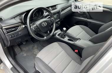 Седан Toyota Avensis 2015 в 