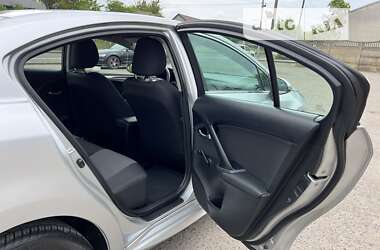 Седан Toyota Avensis 2015 в 