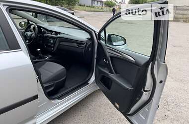 Седан Toyota Avensis 2015 в 