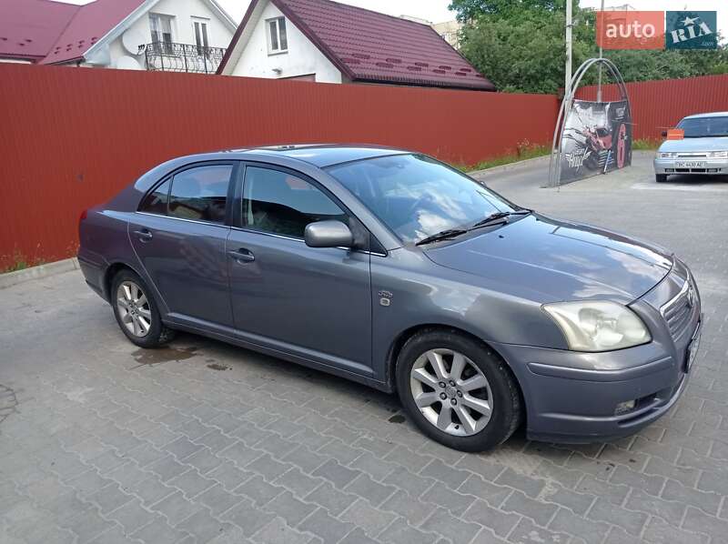 Ліфтбек Toyota Avensis 2005 в Львові