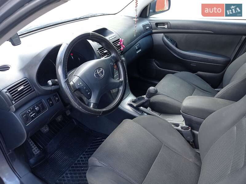 Ліфтбек Toyota Avensis 2005 в Львові