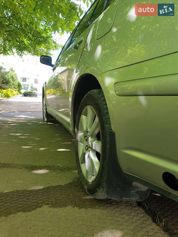 Універсал Toyota Avensis 2003 в Чорткові