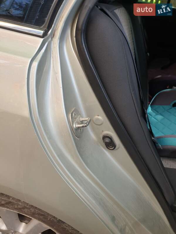 Універсал Toyota Avensis 2003 в Чорткові