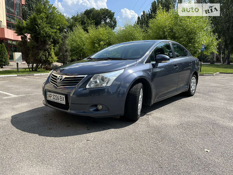 Седан Toyota Avensis 2010 в Кривом Роге