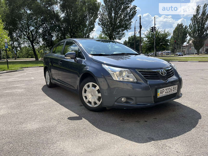 Седан Toyota Avensis 2010 в Кривом Роге