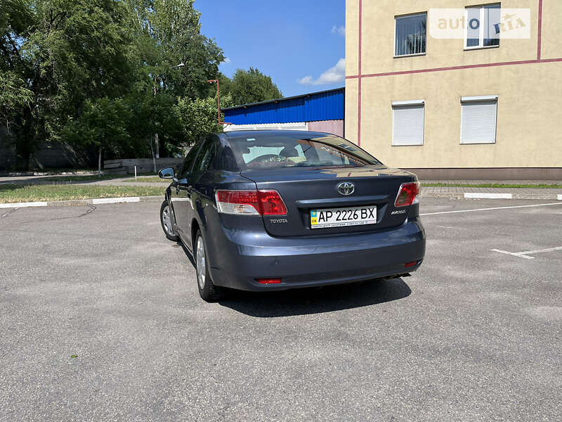 Седан Toyota Avensis 2010 в Кривом Роге