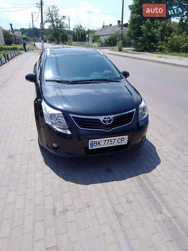Toyota Avensis 2011