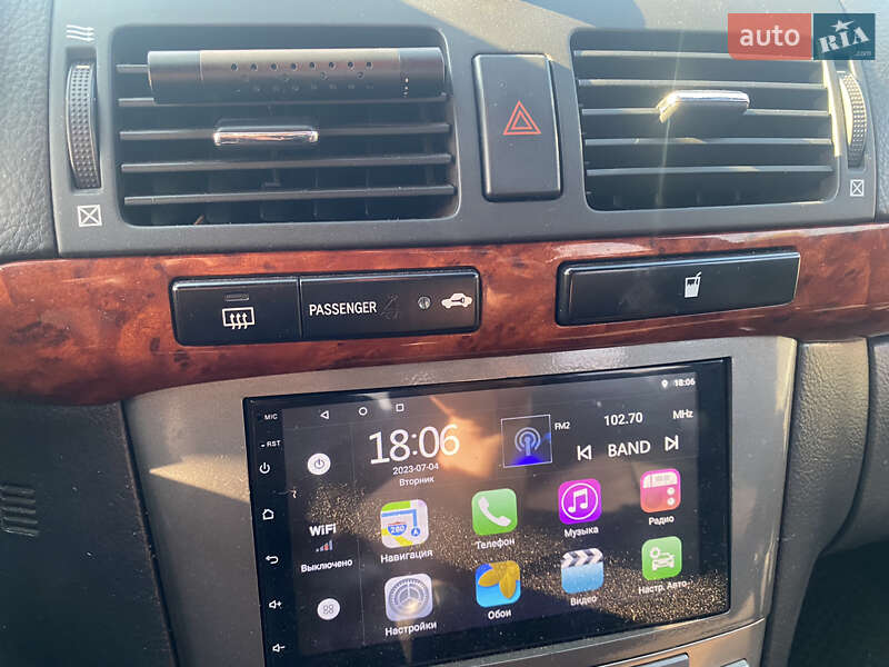 Седан Toyota Avensis 2004 в Кривом Роге