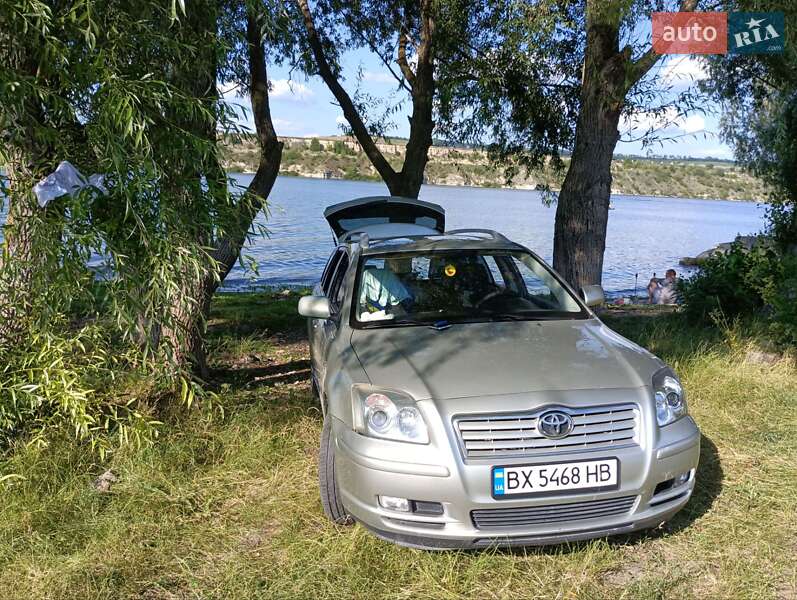 Універсал Toyota Avensis 2004 в Кам'янець-Подільському