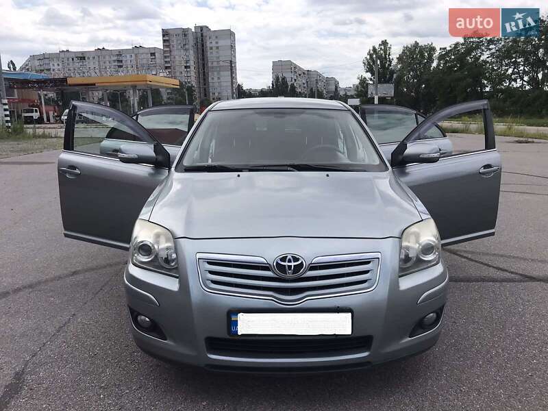 Седан Toyota Avensis 2008 в Харькове