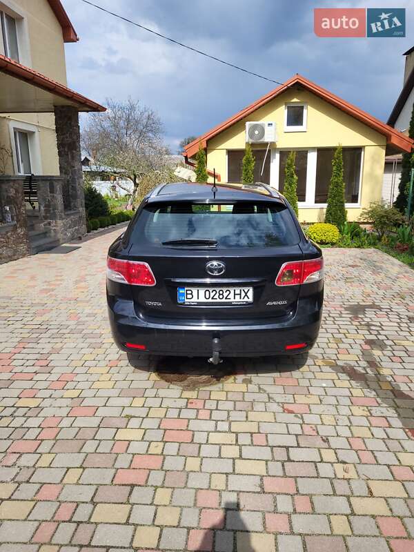 Універсал Toyota Avensis 2011 в Полтаві