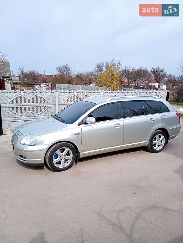 Универсал Toyota Avensis 2006 в Александровке
