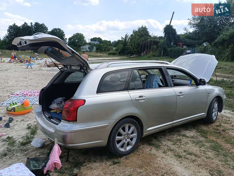 Універсал Toyota Avensis 2004 в Кам'янець-Подільському