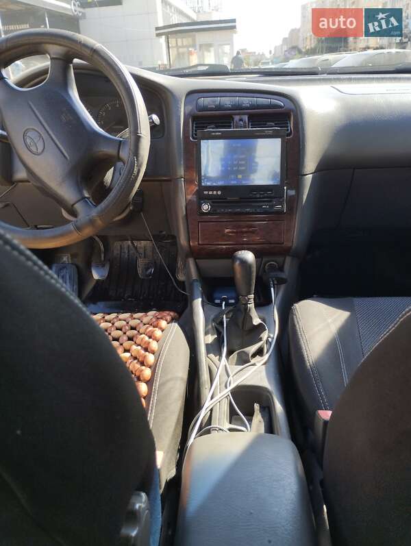 Седан Toyota Avensis 2000 в Одессе